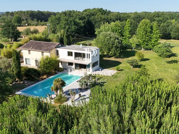 Villa Saint Martial D Artenset 339 m² sur une parcelle de 6400 m²