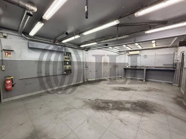 Local commercial 319 m²