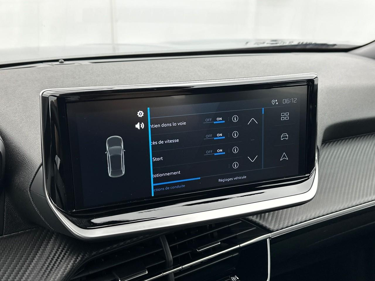 Peugeot 2008 hybrid 145 e-dcs6 style — photo 25