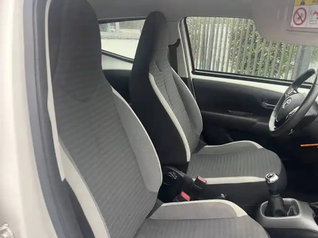 Toyota Aygo 1.0 vvt-i — photo 12