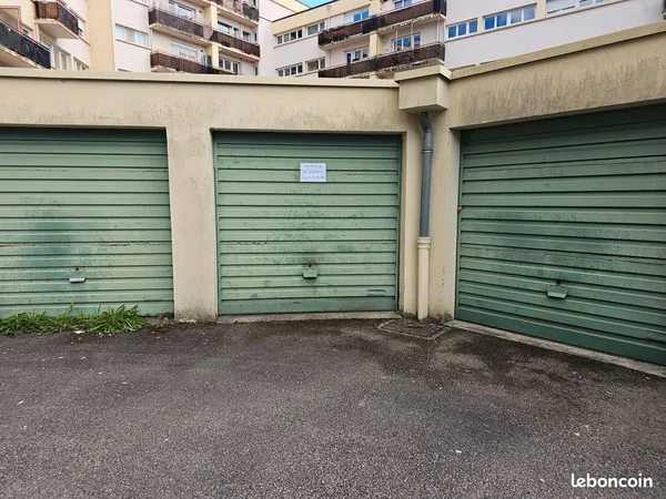 GARAGE A LOUER - 110 charges comprises