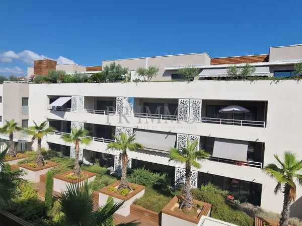 PORT FREJUS - Élégant 2 Pièces dans une Résidence de Standin