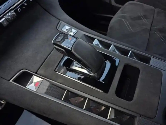 Ds Ds 7 e-tense 4x4 300 performance line + — photo 9