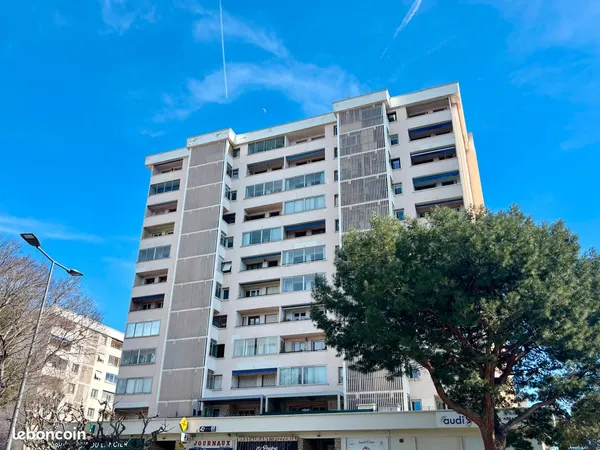 T2 de 32m² meublé + balcon sud + cave - vendu vide ou loué - 6,2 % brut- Marseille 9eme