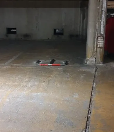Place de parking sécurisée avec arceau