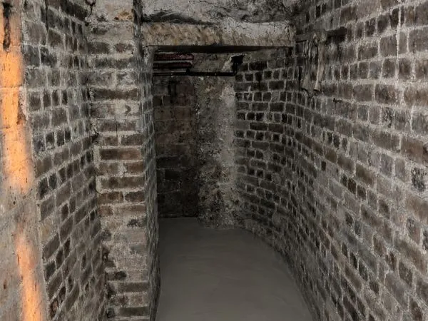 Cave à louer de 5 m² située au 17 rue d'Alésia, 75014 Paris, dans un immeuble sécurisé