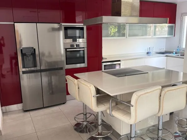 Antony, quartier calme — maison familiale meublée de 140 m², 4 chambres, jardin avec deux terrasses 