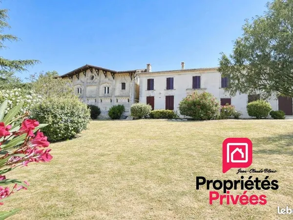 Maison 10 pièces 334 m²