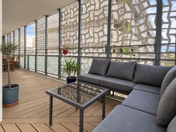 Rare sur le marché : T2 récent de 51 m² avec balcon de 35 m², parking, proche du bassin Jacques Coeu
