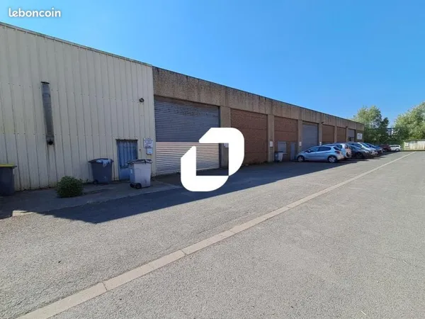 Local d'activité 876 m²