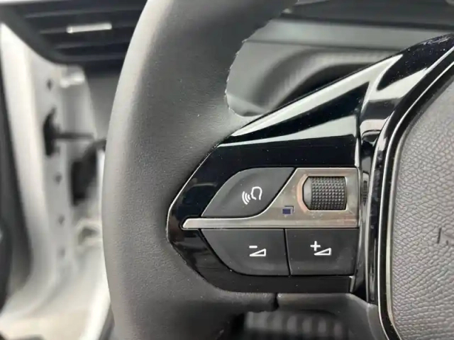 Peugeot 208 puretech 75 s&amp;s bvm5 — photo 44