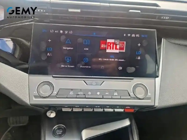 Peugeot 308 phev 180 e-eat8 — photo 13