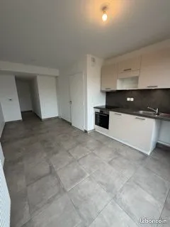 Loue appart T2 récent (2022) 36 m2 3étage avec ascenseur à 2 min à pied de Grange Blanche