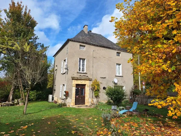 Maison en pierre de caractère - proximité rivière et commodités