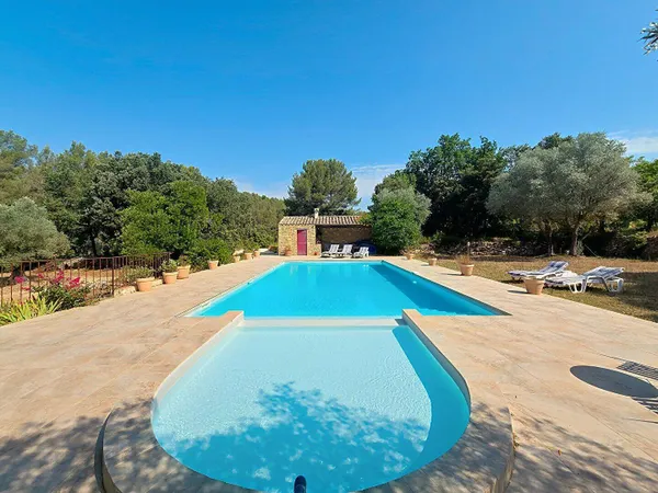 Maison 8 pièces 305 m²