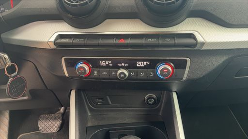 Audi Q2 1.4 TFSI 150 S-Tronic 7 - Design – 2017 – 64626 km – Essence – Boîte Automatique — photo 13