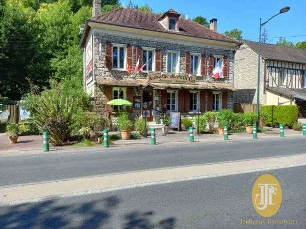 Ensemble immobilier aux portes de Vernon !! À 15 minutes de Giverny