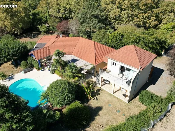 Superbe villa de 204 m2 habitables avec piscine, terrain de 3500 m2