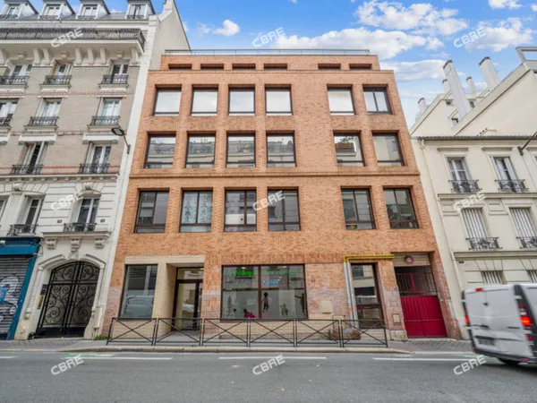 Local professionnel 1372 m²