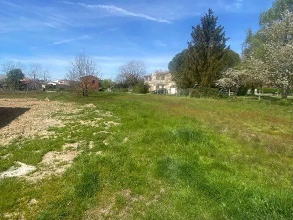🌳 Terrain constructible viabilisé - 772 m²