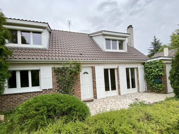 Vends maison Le Mesnil Saint Denis (78) 7 pièces - 141m²