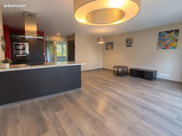 T4 avec balcons et garage à Lambersart