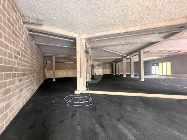 Local commercial 800 m²