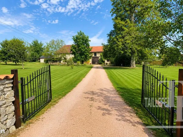 Longère 7 pièces 260 m²