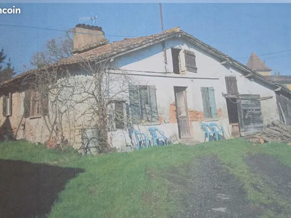 Ensemble de 2 maisons mitoyennes à réhabiliter de 130 m² + annexes attenantes et petit jardin avec p