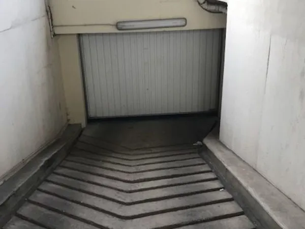 Place de parking sécurisée en sous-sol au centre de Clamart
