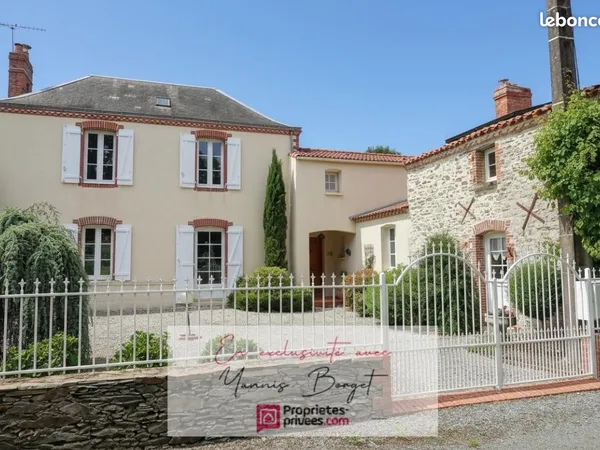 Studio 9 pièces 181 m²