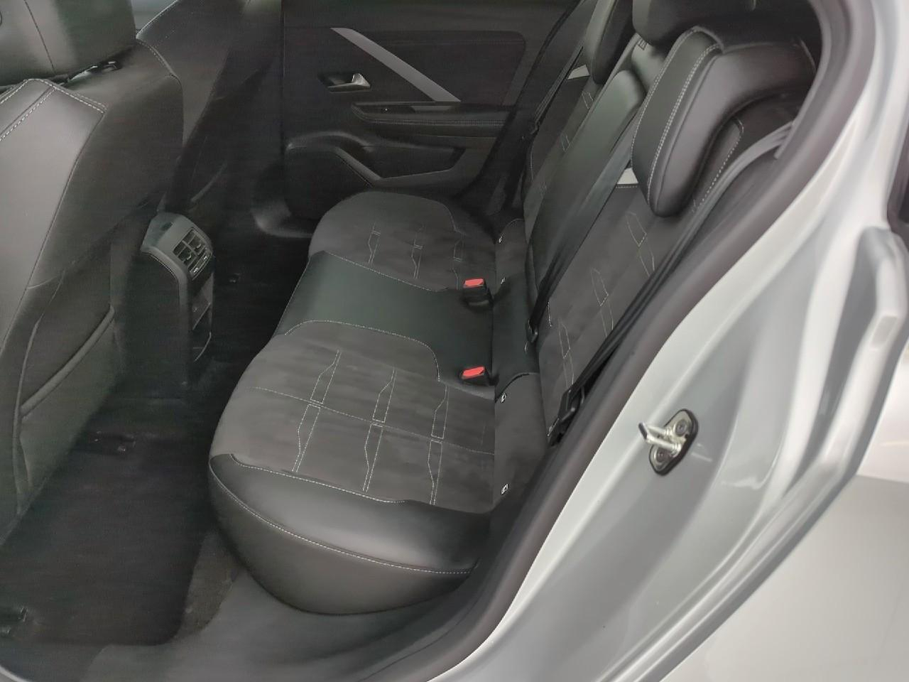 Opel Astra 1.2 turbo 130 ch bva8 gs — photo 10