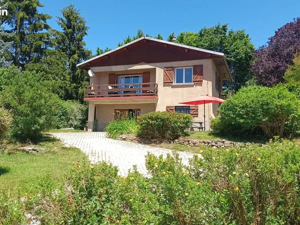 Charmante maison avec extérieur-a découvrir sans tarder