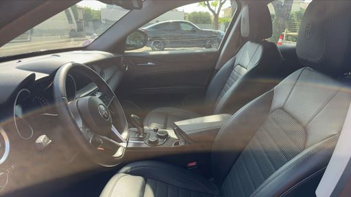Alfa Romeo Stelvio 2.0 T4 MAir 200 Q4 AT 8 - Super – 2019 – 65070 km – Essence – Boîte Automatique — photo 15