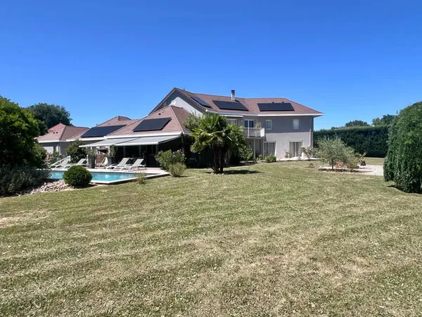 BELLE MAISON DE BOURG - 15 mn OUEST BRIVE