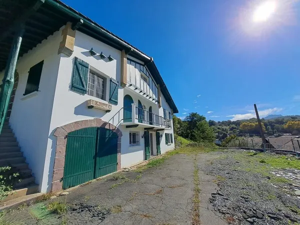 Grande Maison individuelle en bon état avec vues et luminosi