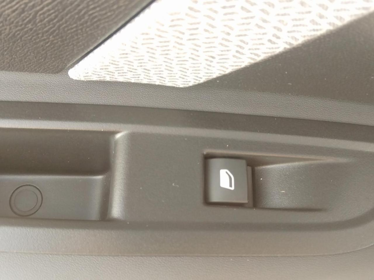 Citroën C4 X puretech 130ch s&s shine eat8 — photo 23