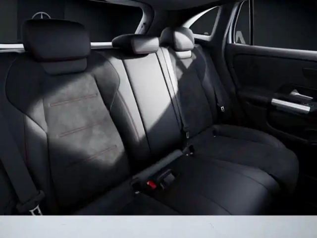 Mercedes Gla 200 d amg line — photo 39