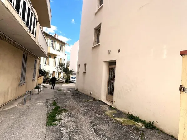 A LOUER ! LOCAL DE STOCKAGE SUR TOULON ST JEAN