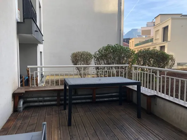 Propose place dans colocation Grenoble Centre Chambre 18m² ds gd appartement 95m² T3 Terrasse 10m²