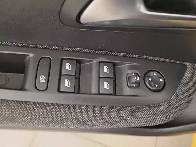 Peugeot 208 puretech 75 s&amp;s bvm5 — photo 27