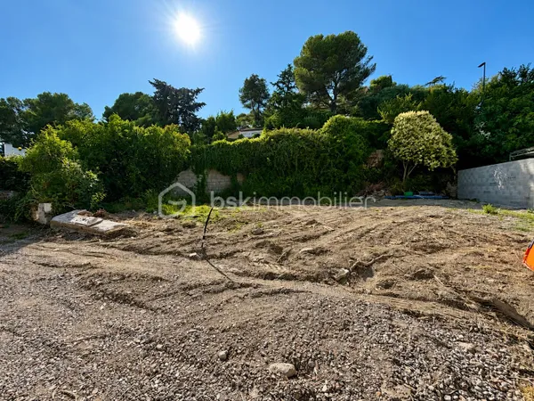 Terrain 330 m²