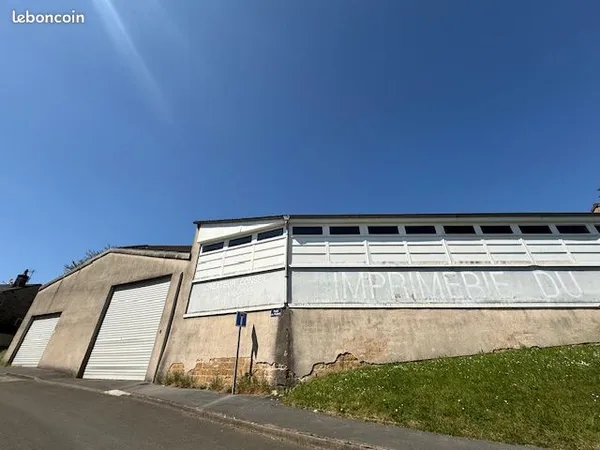 EXCLUSIVITÉ - Bâtiment professionnel + terrain à bâtir