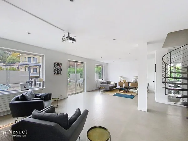 Loft 6 pièces 167 m²