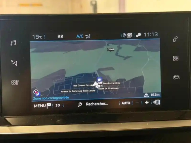 Peugeot 2008 1.2 puretech 100ch s&amp;s allure — photo 13