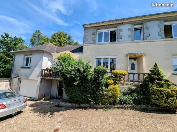 Spacieuse maison de 148m2 avec extérieur clos, proche commodités, présentant de nombreuses opportuni