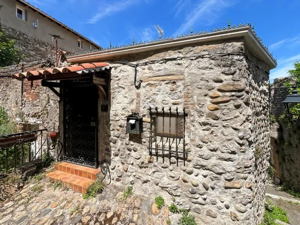 Exclusivité - À Vendre - Maison De Village Avec 2 Logements Independants