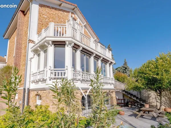 Maison 8 pièces 260 m²