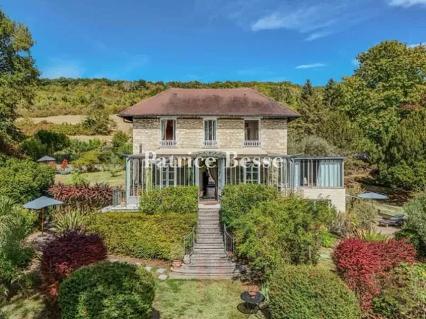 Maison 7 pièces 230 m²