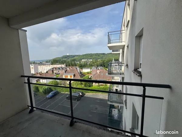 Appartement 3 pièces balcon loggia stationnement